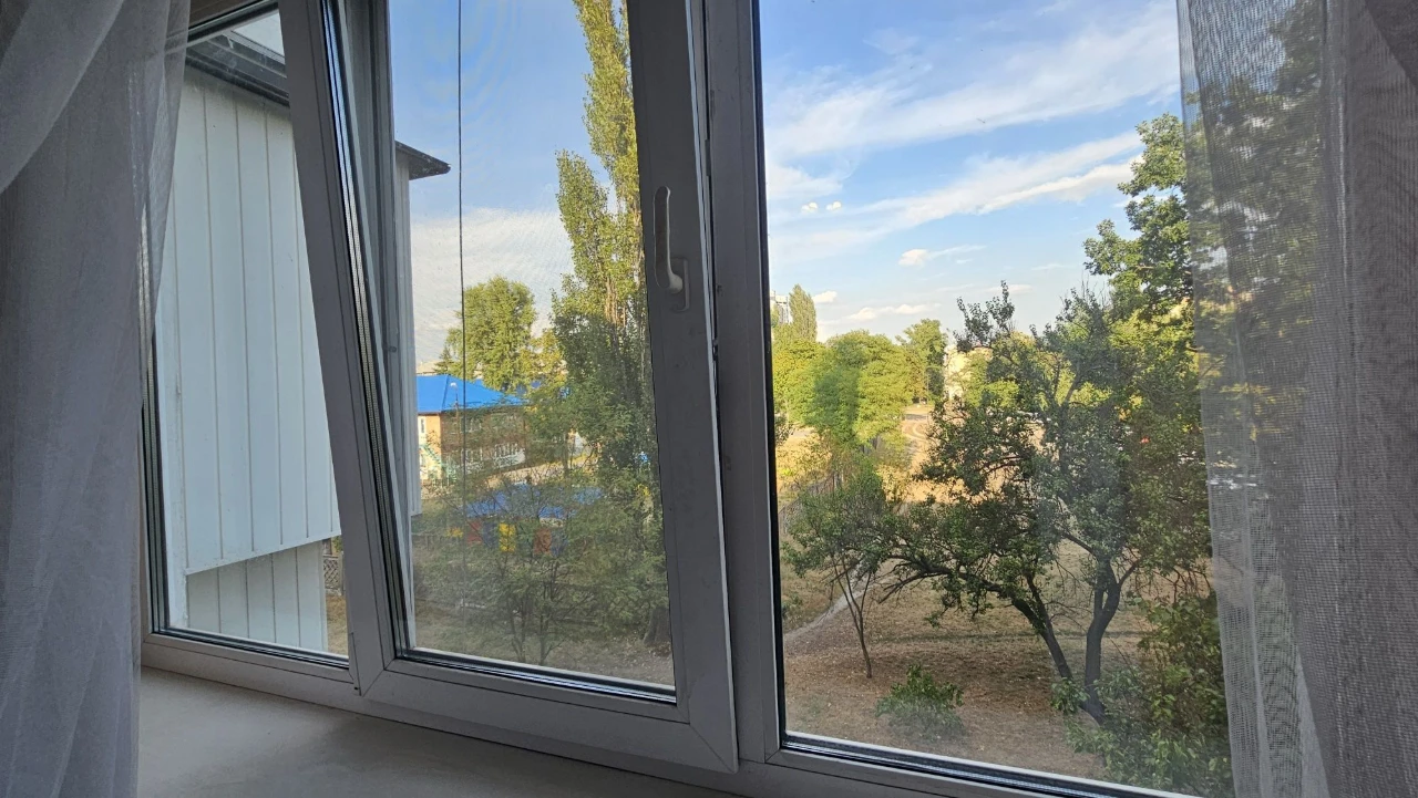 Продаж 2к квартири, метро Лівобережна, Воскресенський пр, 18