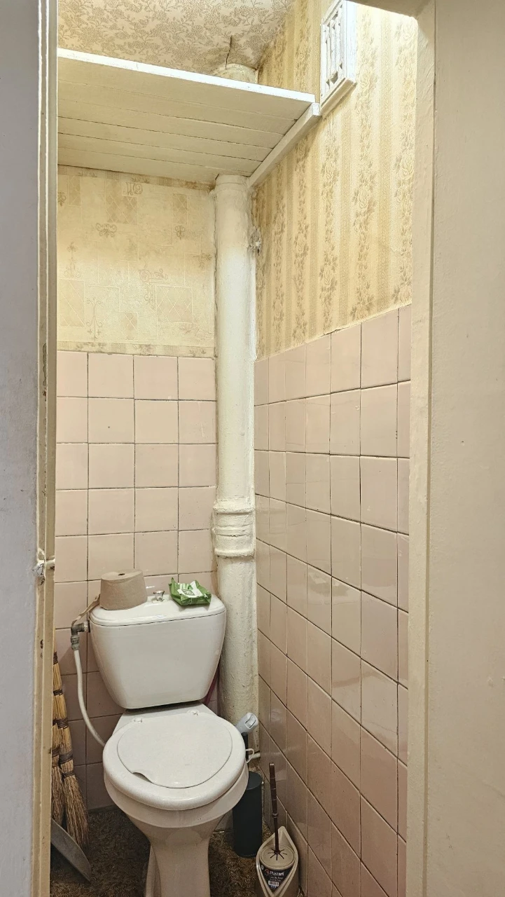 Продаж 2к квартири, метро Лівобережна, Воскресенський пр, 18