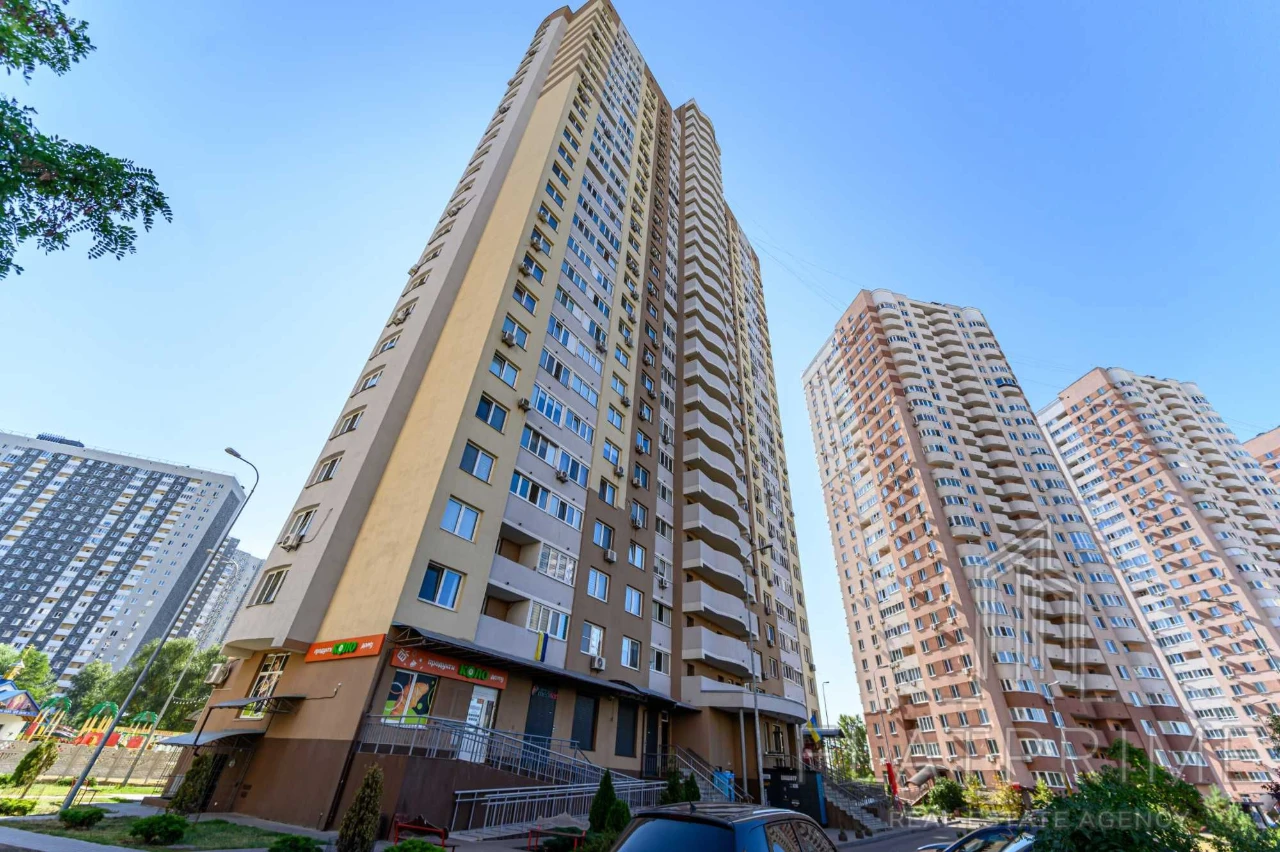 Видова 1 кімнатна квартира Крушельницької 15В Дарницький р-н