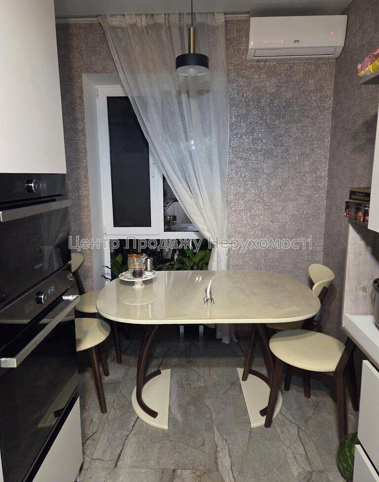 Продаж 3-кімн. квартири, 1/4 пов, 60, 1 м², Київ.