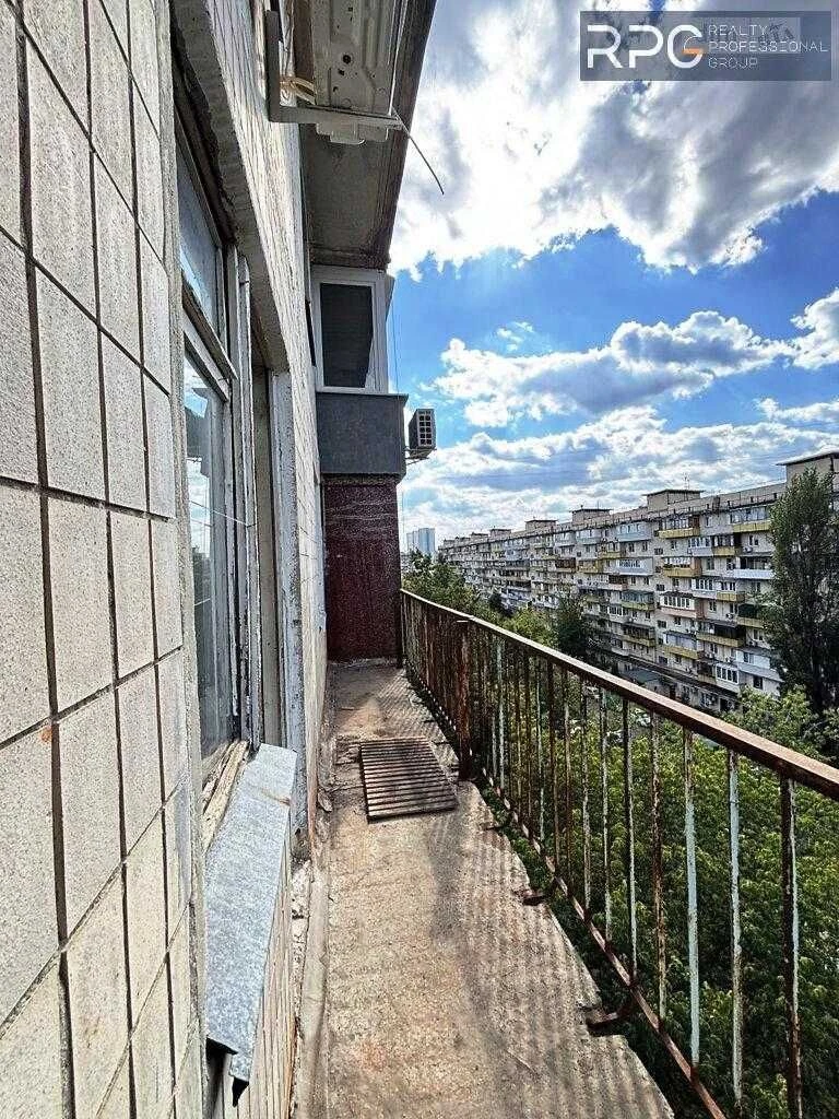 Терміново! Продаж 2-кімнатної квартири (чешка) біля метро. Т