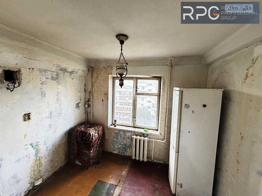 Терміново! Продаж 2-кімнатної квартири (чешка) біля метро. Т