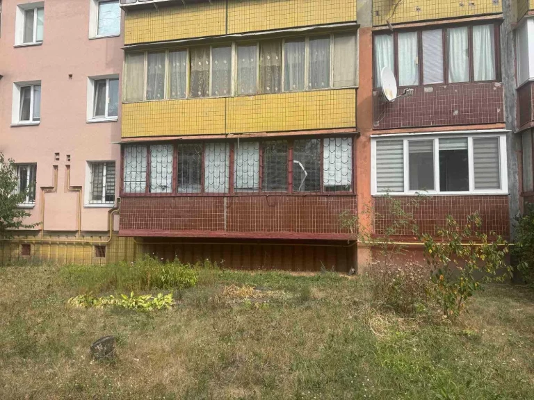 Продаж 5-тної квартири  під Житло Комерцію ! Троєщина !  вул