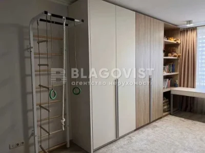 Продаж 3-х кімнатної квартири на Здановської Юлії (Ломоносов