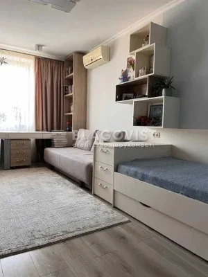 Продаж 3-х кімнатної квартири на Здановської Юлії (Ломоносов