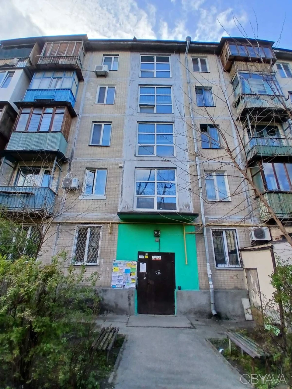 2кім. Черчіля,22а продам з ремонтом і меблями недорго