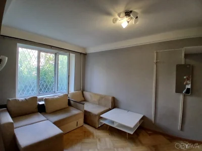 2кім. Черчіля,22а продам з ремонтом і меблями недорго