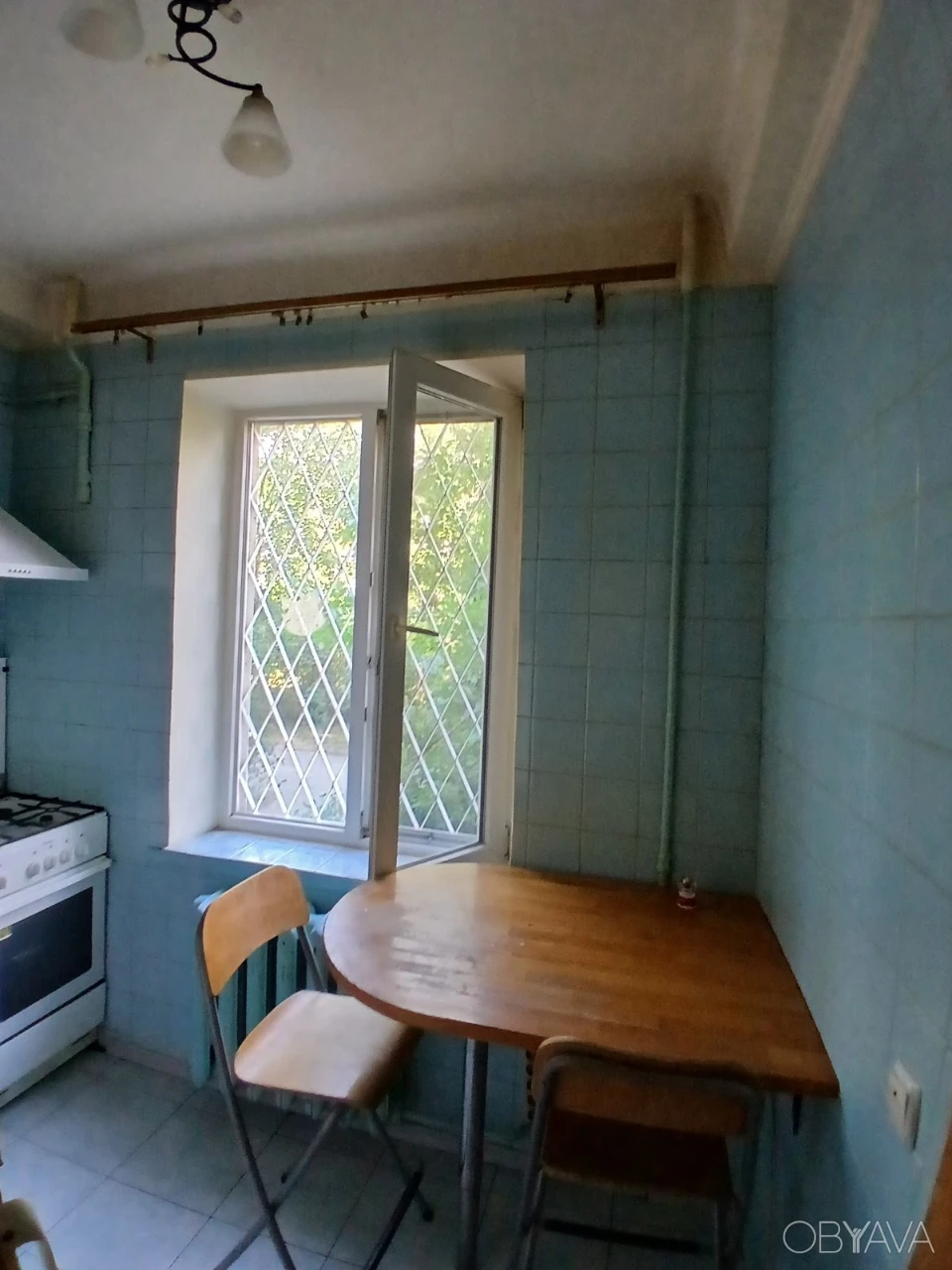 2кім. Черчіля,22а продам з ремонтом і меблями недорго