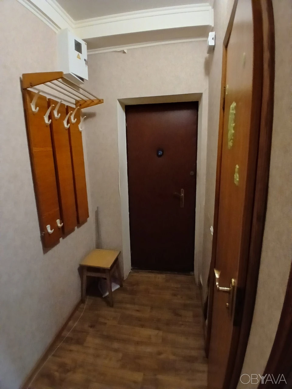 2кім. Черчіля,22а продам з ремонтом і меблями недорго