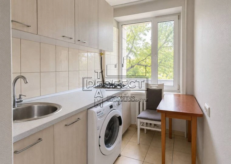 Продаж 1к квартири Вишгородська 10 / Вышгородская 10