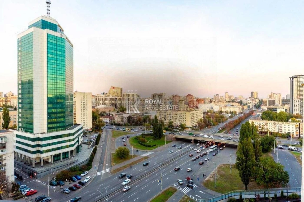 Продаж 3 кімнатної квартири 90.5 м2 Без Ремонту в Престижном