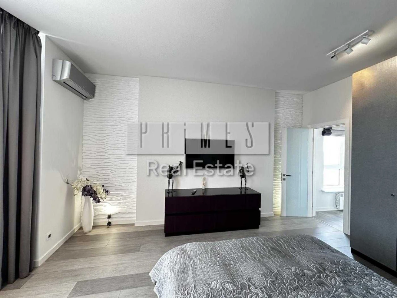 Продаж 1к квартири, ЖК Елегант, Жилянська 118, центр