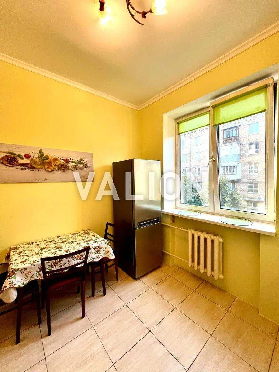 Продаж 2-к квартири 54 м² сталінка. газ. вул.Лондонска, 10.