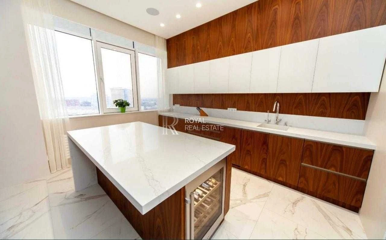 Продаж Квартира Київ ЖК «Сонячна брама» 4 кімнати 150 м² Пен