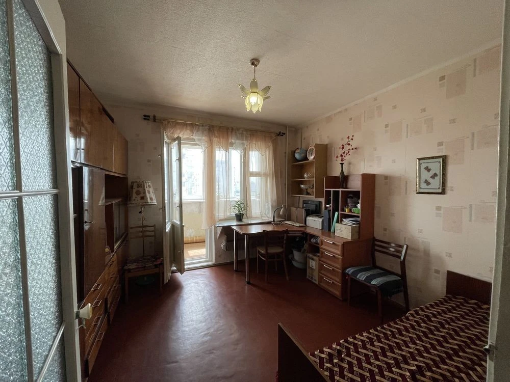 Без комісії! 3-кімнатна, 87 кв. м вулиця Ревуцького 13, метр