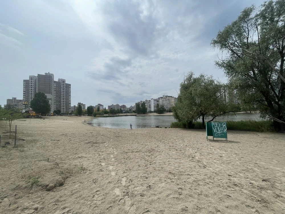 Без комісії! 3-кімнатна, 87 кв. м вулиця Ревуцького 13, метр