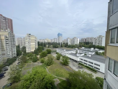Без комісії! 3-кімнатна, 87 кв. м вулиця Ревуцького 13, метр
