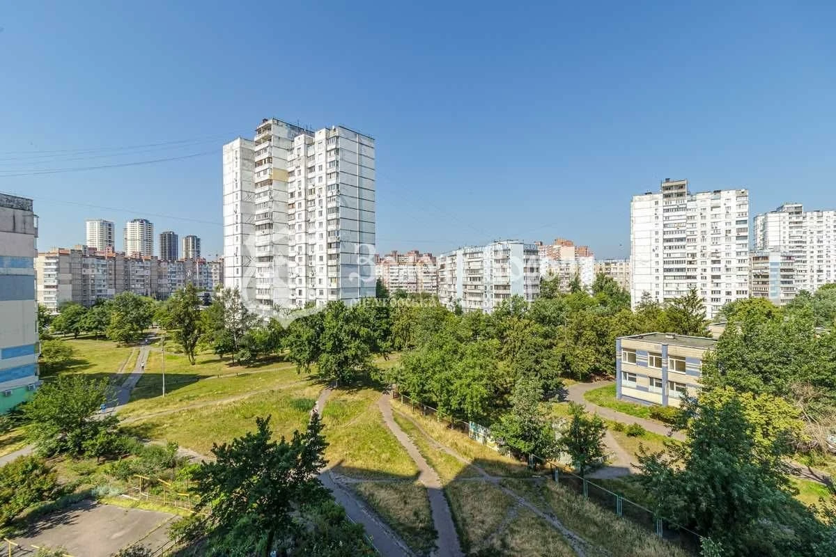 Квартира, 3к. Житловий стан. пр-т Червоної Калини, 11б, Троє