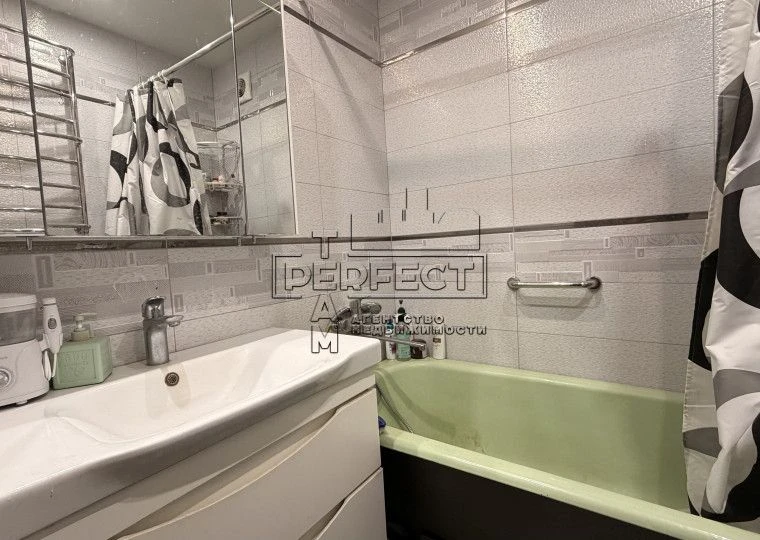 Продаж 4к квартири Симиренка 25А / Симиренко 25А