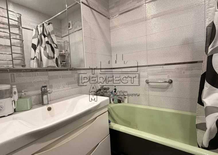 Продаж 4к квартири Симиренка 25А / Симиренко 25А