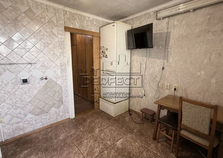 Продаж 4к квартири Симиренка 25А / Симиренко 25А