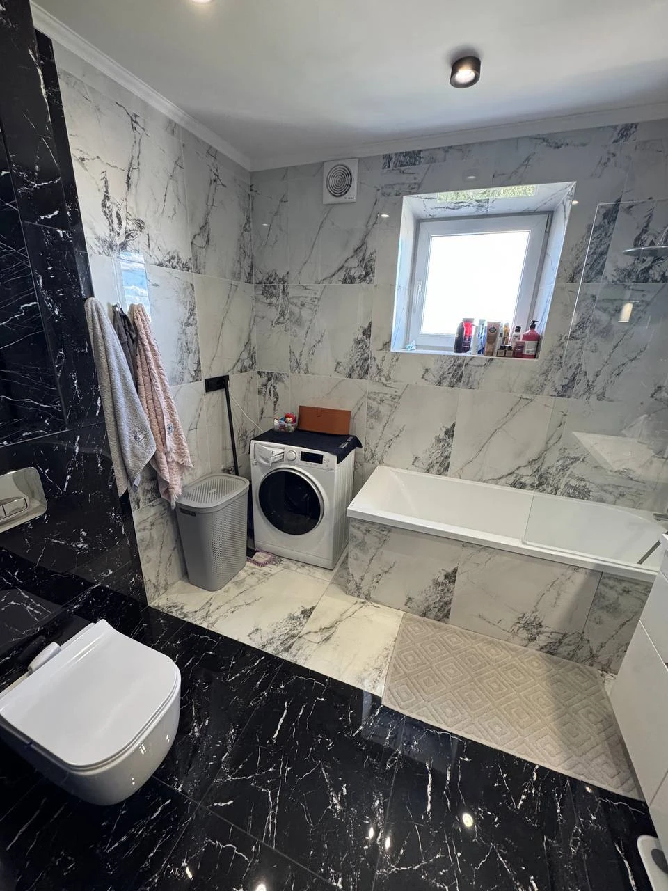 Продажа 3-комнатной квартиры 103 м², Клиническая ул., 23-25