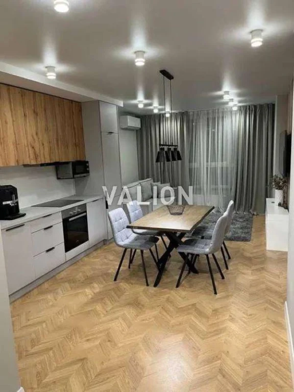 Продаж 3-к квартири вул. Михайла Максимовича, 32а