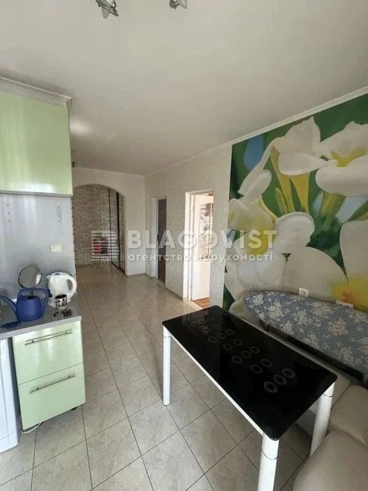 Продаж квартири вул. Чорнобильська 20 в Києві / W-7471770