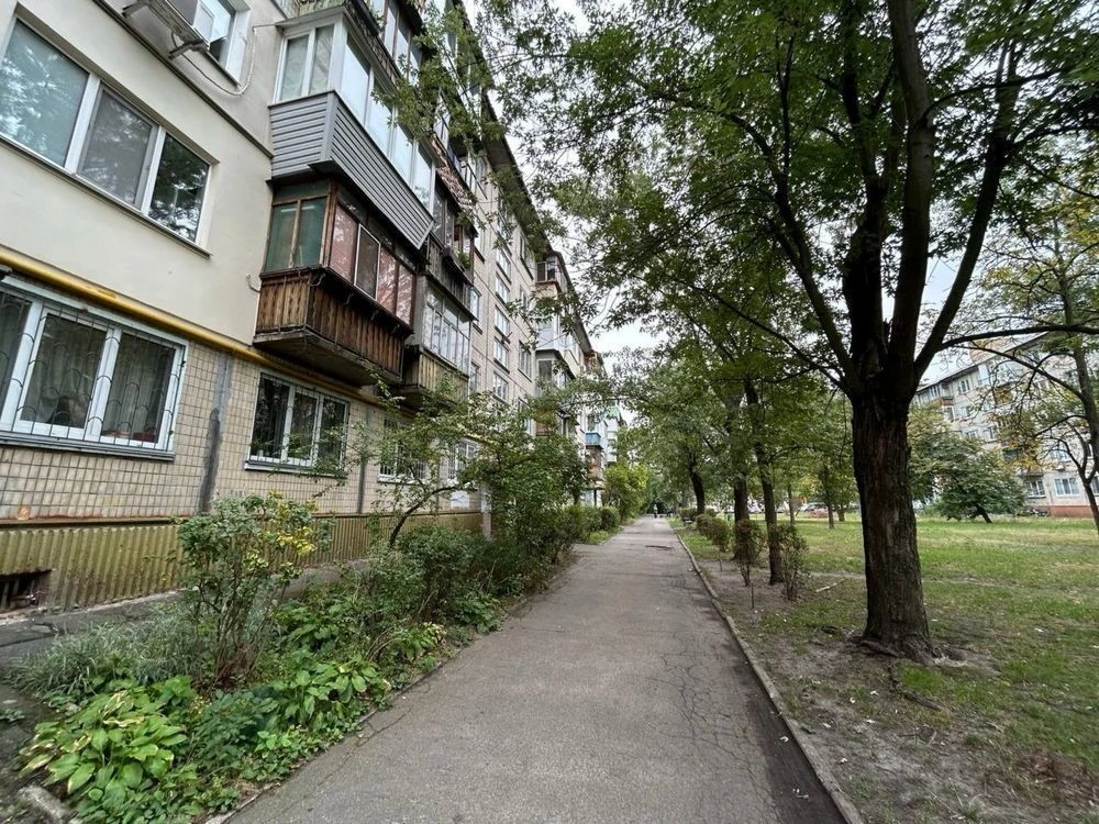 Продам 2 кімнатну квартиру з ремонтом! Вул. Чорних Запорожці