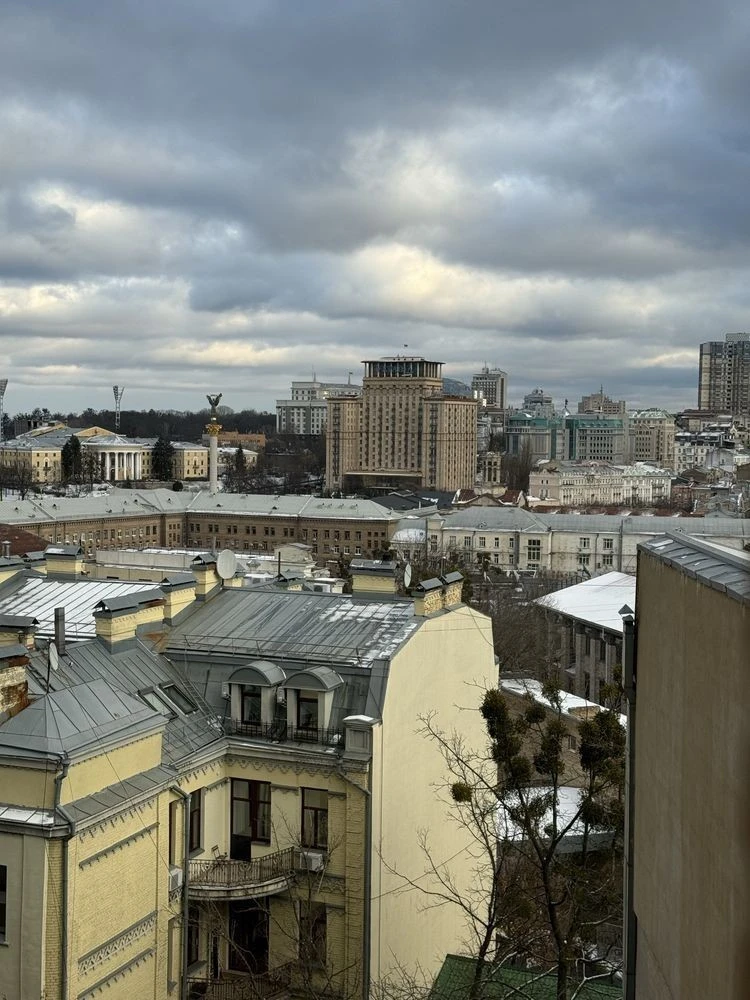 Простора квартира 334 м2 в самомі серці столиці Паторжинсько