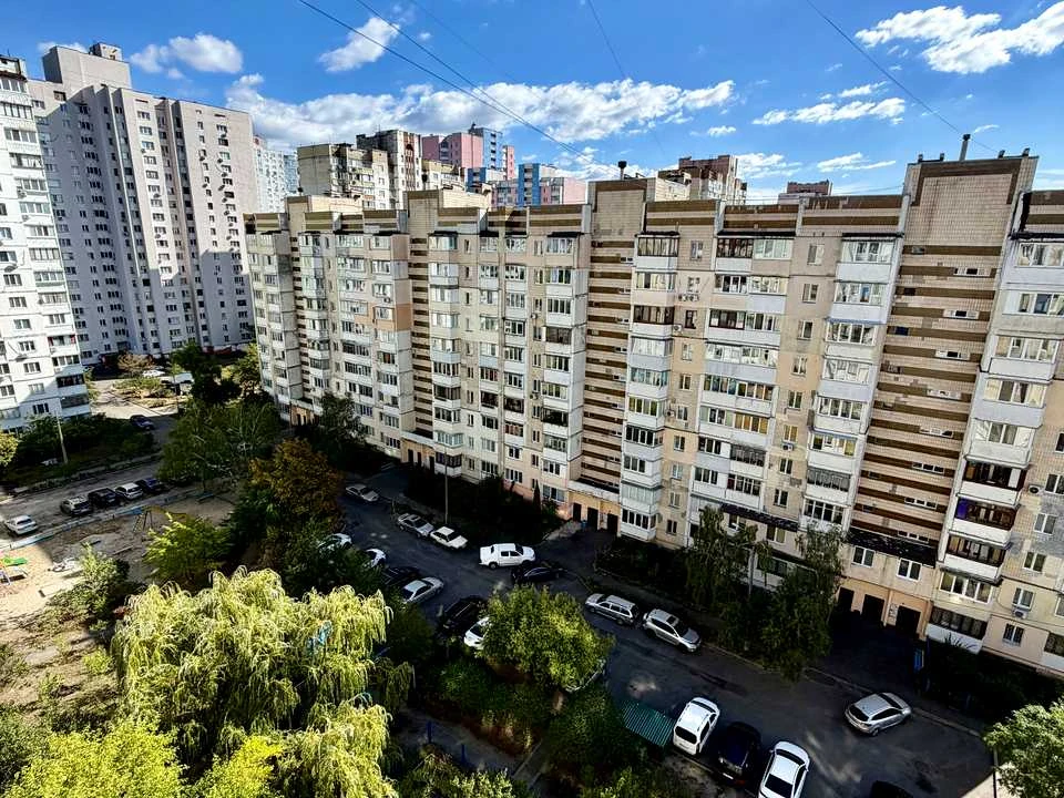 Квартира. Київ, Милославська вул.