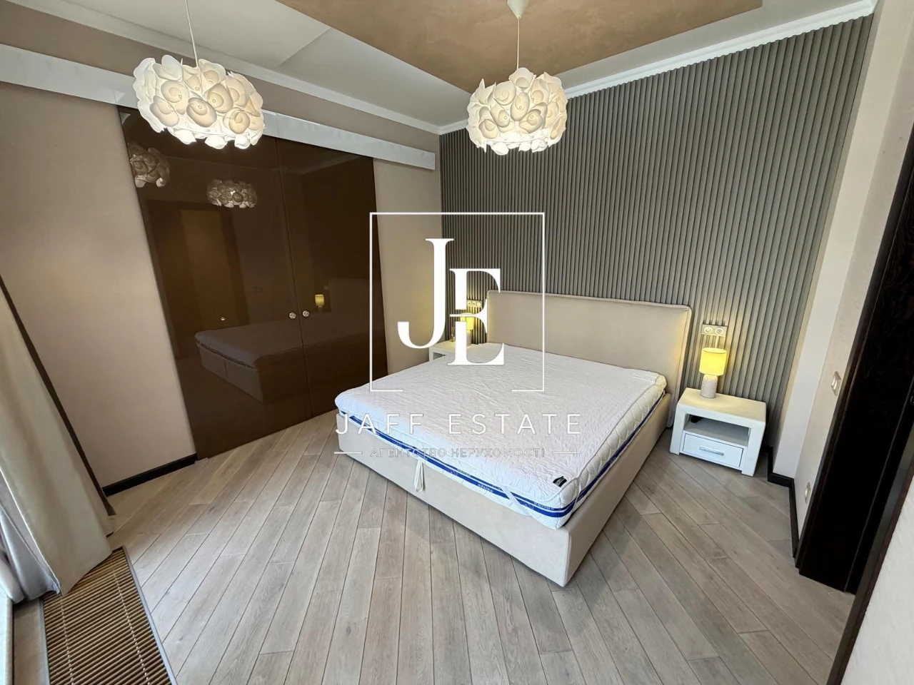 Продаж 4-кімнатної квартири в ЖК «Новопечерські Липки»