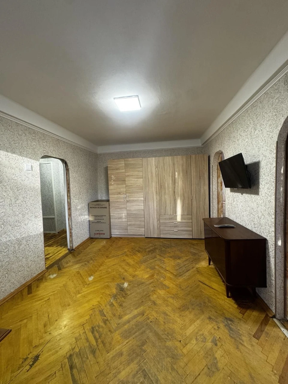 Продаж 2кімнатноі квартири в Києві біля парку!