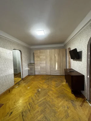 Продаж 2кімнатноі квартири в Києві біля парку!