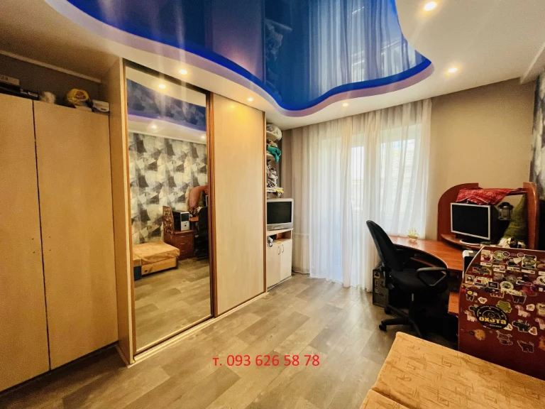 Продаж 3к квартири метро Академмістечко, Булаховського, Наум
