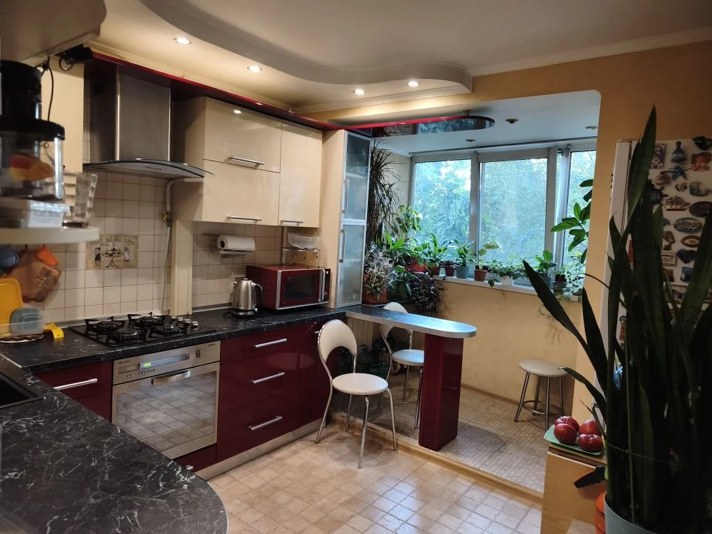 Продаж 3к квартири БЕЗ %  вул.Ушакова 2 ст.м Академмістечко,