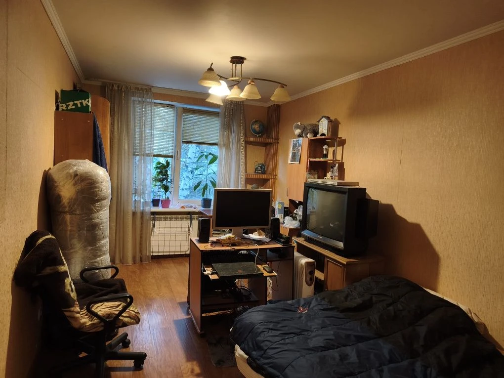Продаж 3к квартири БЕЗ %  вул.Ушакова 2 ст.м Академмістечко,