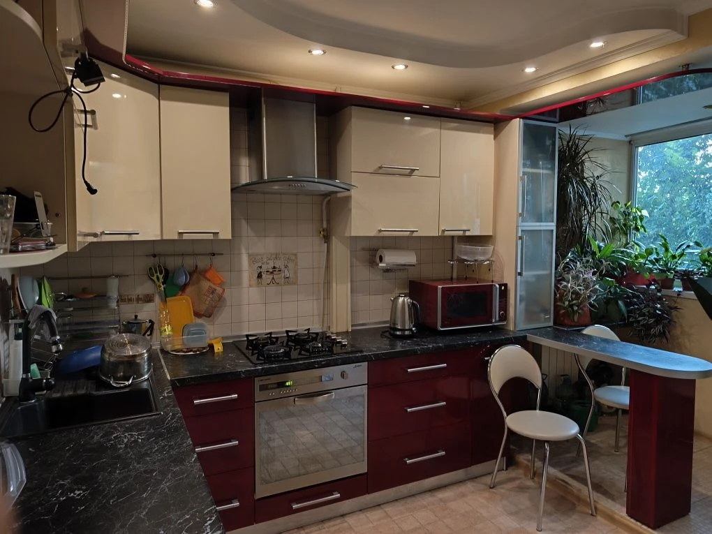 Продаж 3к квартири БЕЗ %  вул.Ушакова 2 ст.м Академмістечко,