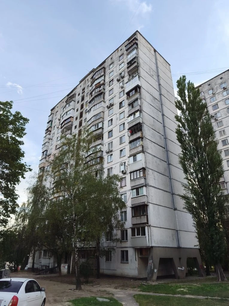 Продаж 3к квартири БЕЗ %  вул.Ушакова 2 ст.м Академмістечко,