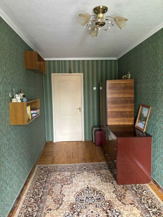 Three-room apartment in residential condition on Shcherbakivskoho St.!