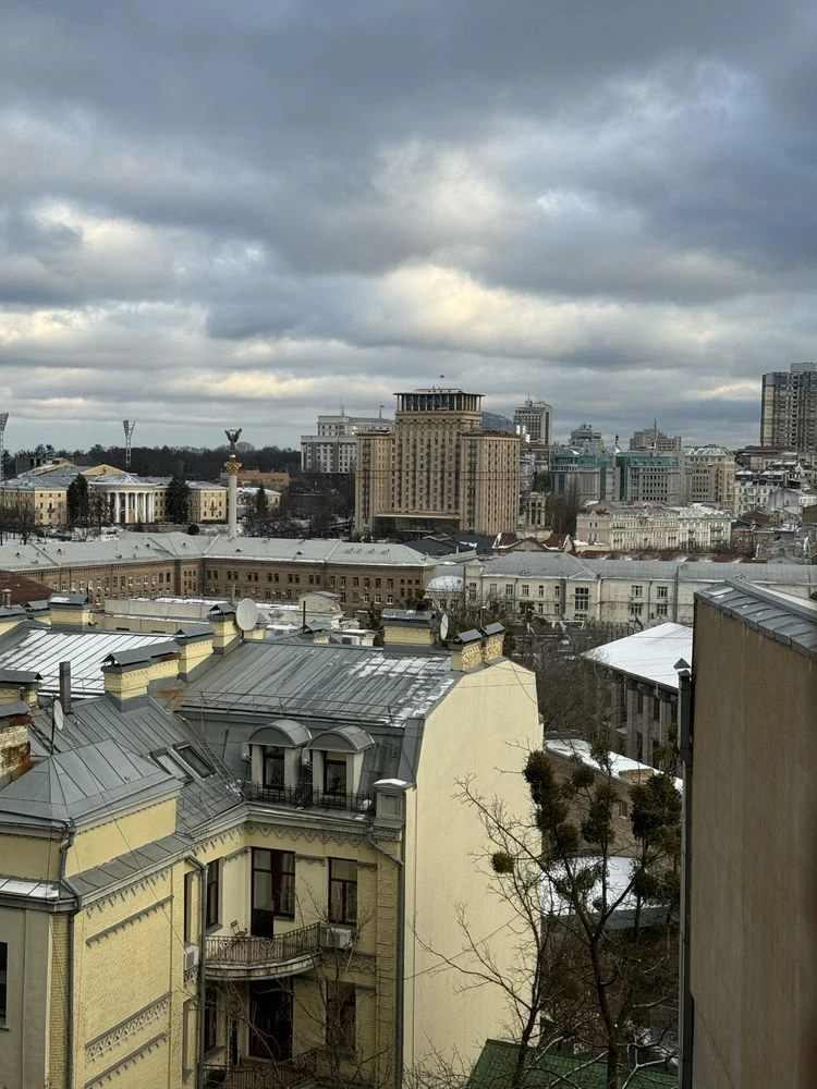 Простора квартира 334 м2 в самомі серці столиці Паторжинсько