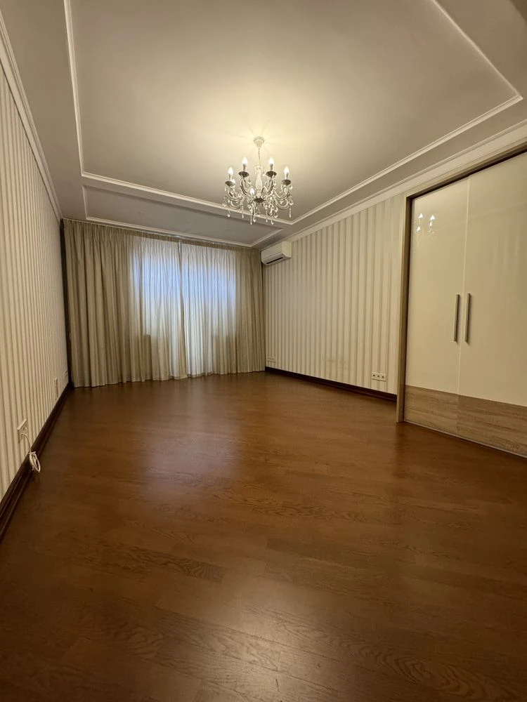 Простора квартира 334 м2 в самомі серці столиці Паторжинсько