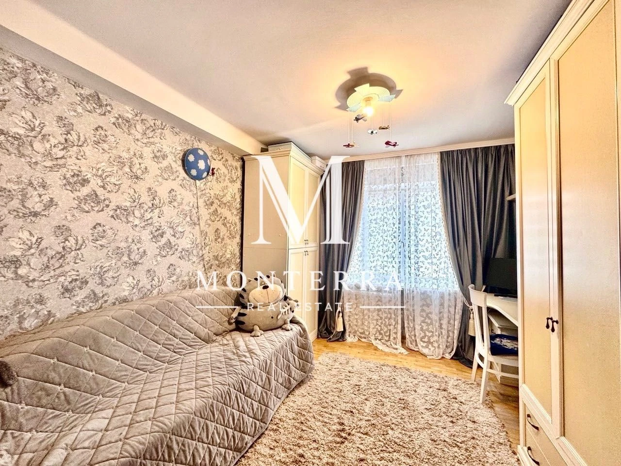 Продаж 3-к квартири з ремонтом, меблями та технікою Русанівс
