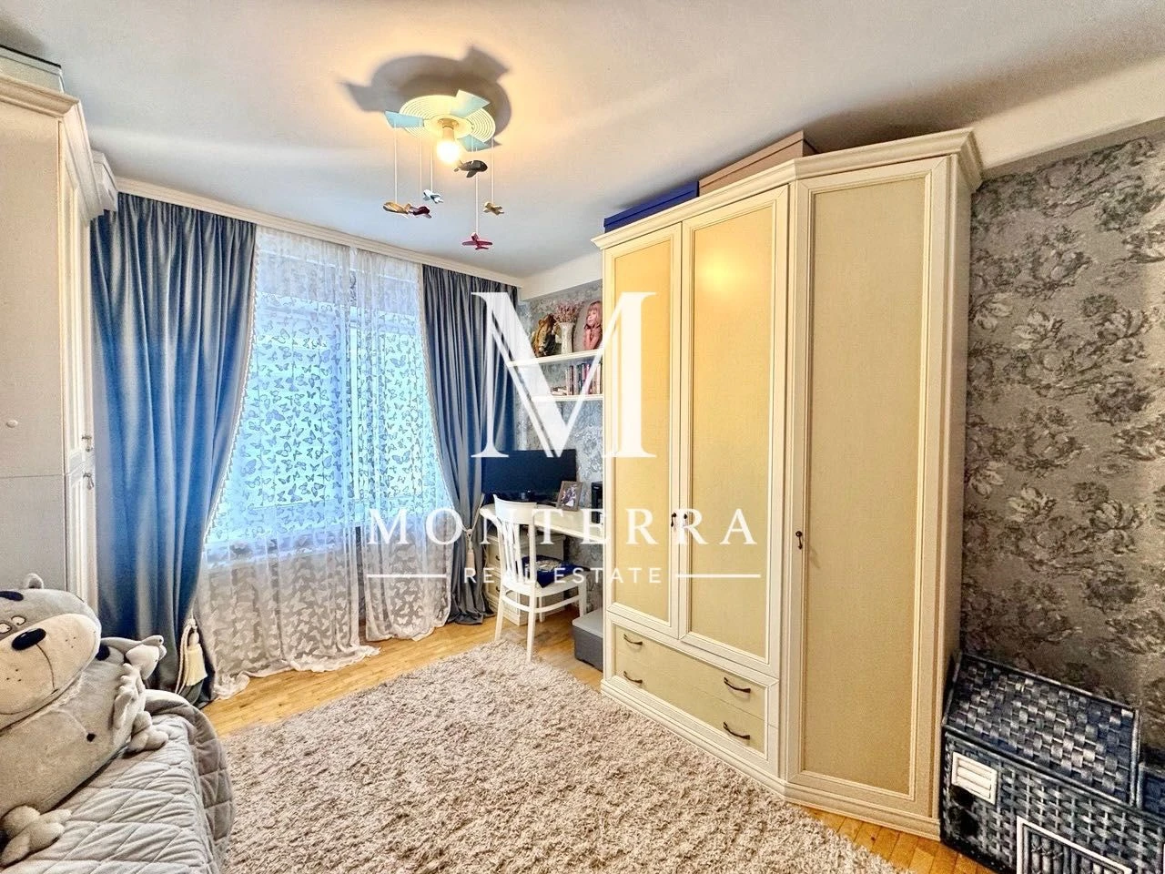 Продаж 3-к квартири з ремонтом, меблями та технікою Русанівс