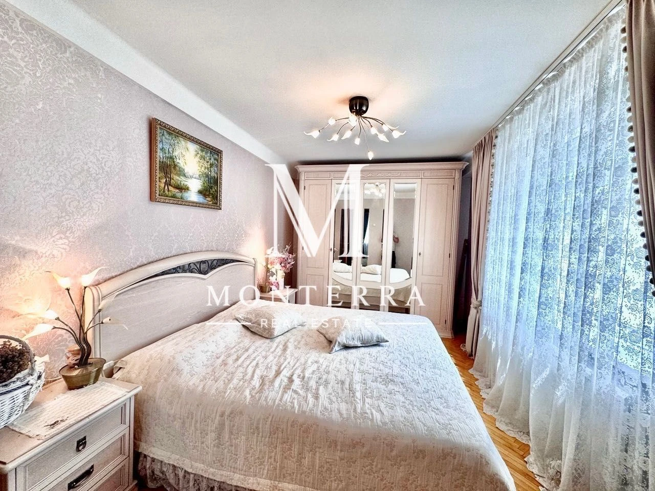 Продаж 3-к квартири з ремонтом, меблями та технікою Русанівс
