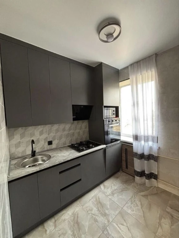 Терміново‼️Берестейський проспект, 7 Продам 2к квартиру 4 по