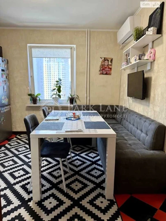 Продаж 2-х кімнатної квартири з ремонтом  вул Урлівська 38 П