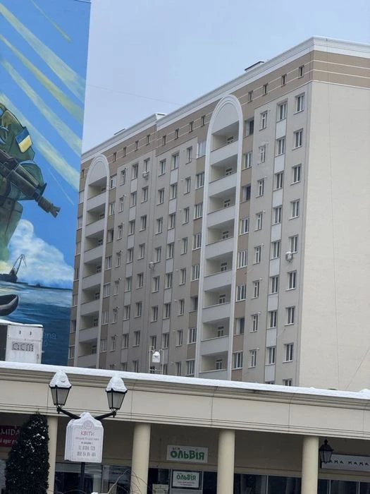 1к в зданому будинку, велика кухня. Максимальне наповнення 4