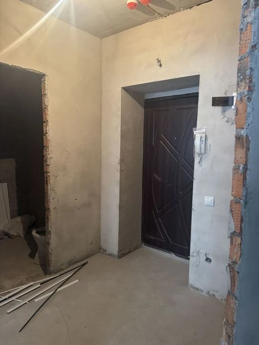 1к в зданому будинку, велика кухня. Максимальне наповнення 4