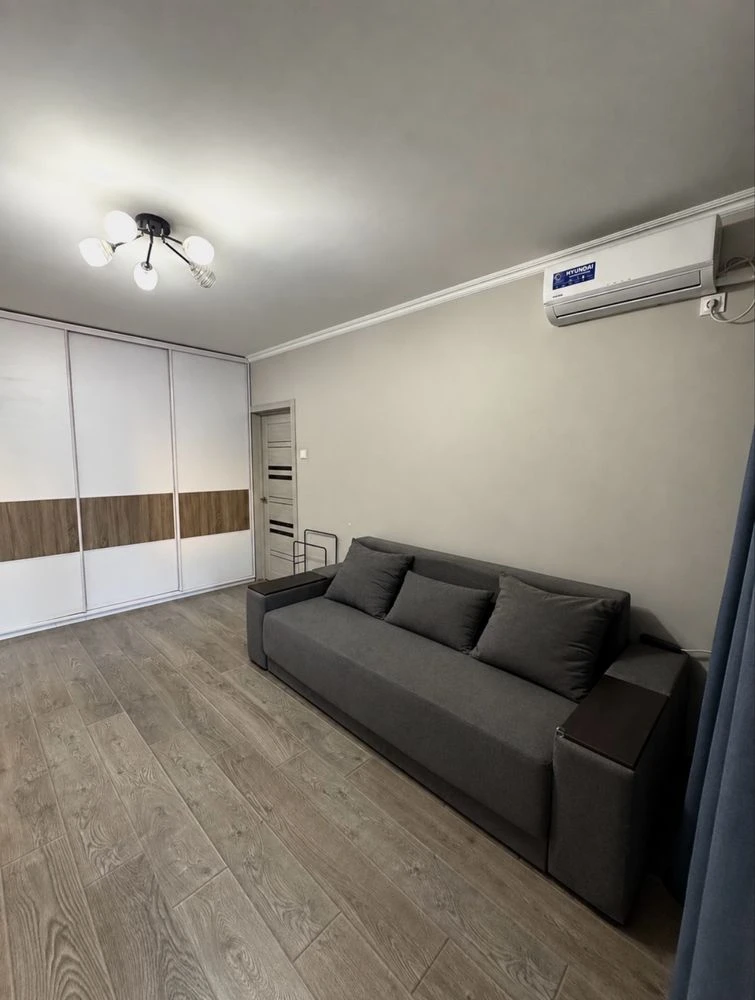 Продаж 2к квартири Голосіївський р-н , метро Іподром